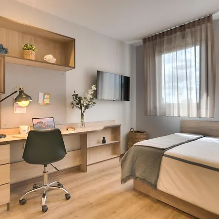 Livensa Living Parking Free Hostel